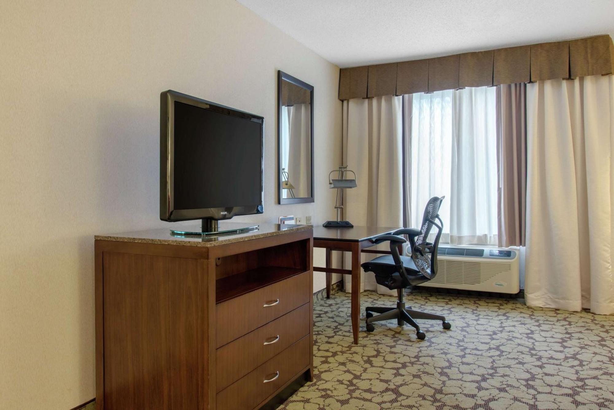 Hilton Garden Inn Portland Airport Exterior foto